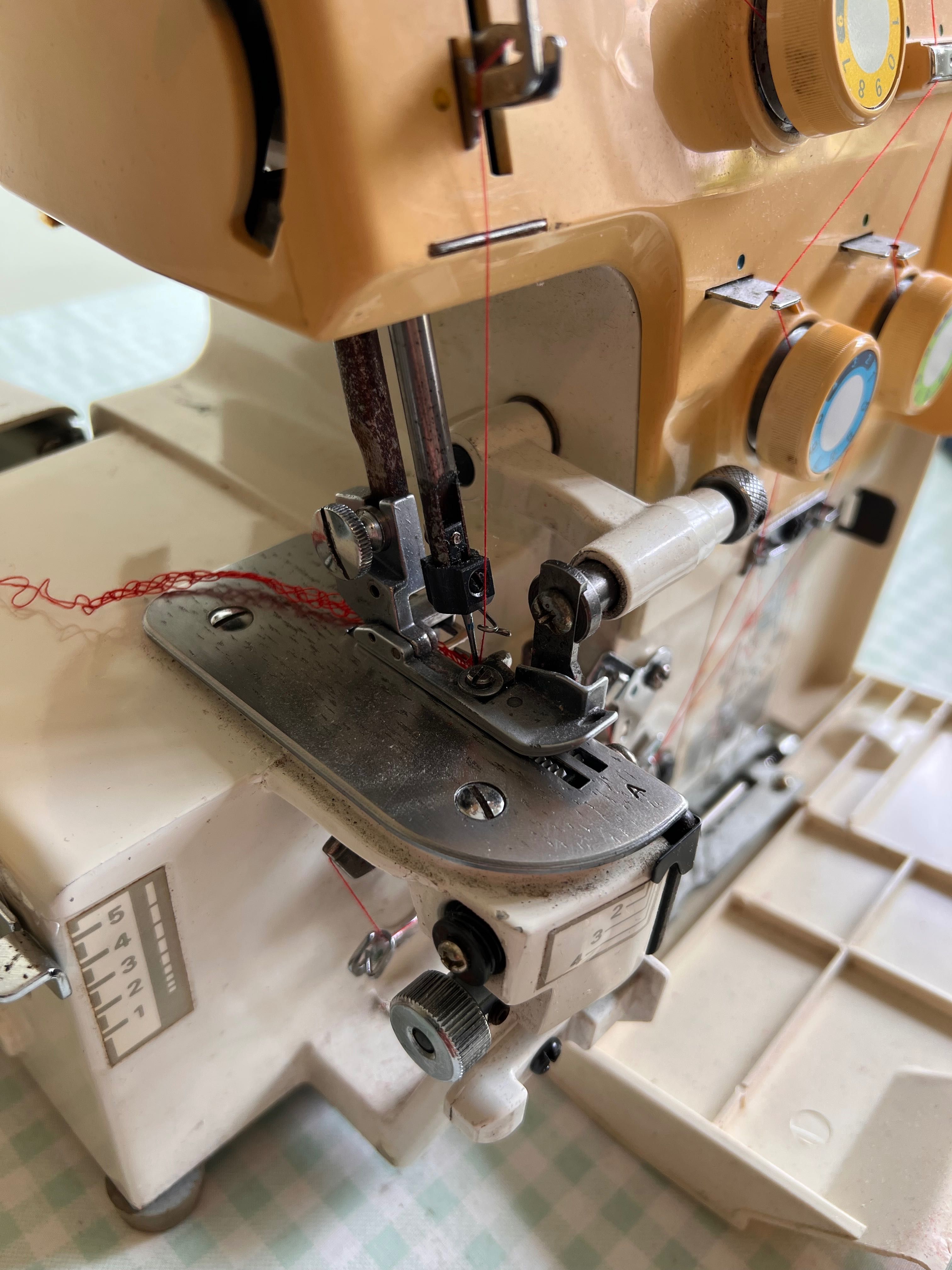 Maquina Costura Overlock/Overloque Toyota SL3003