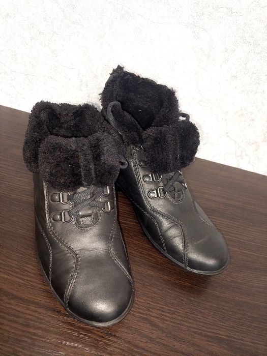 Жіночі ботинки...