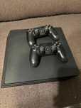Playstation 4 Pro 1Tb + 2 pady