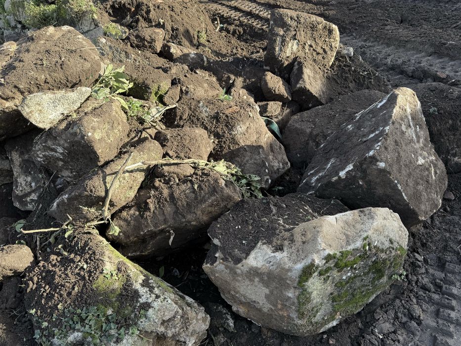 Vendo essas lindas pedra pra muro.