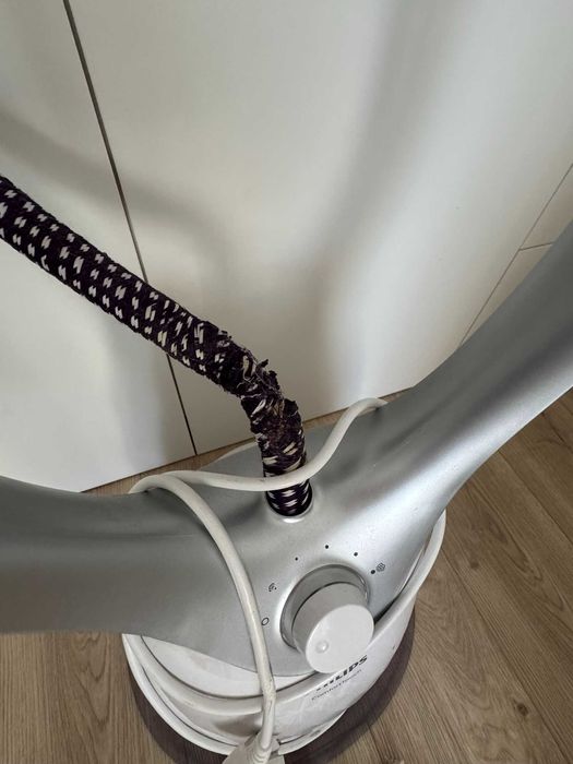Parownica do ubrań PHILIPS GC557/30 – sprawna, uszkodzony wąż