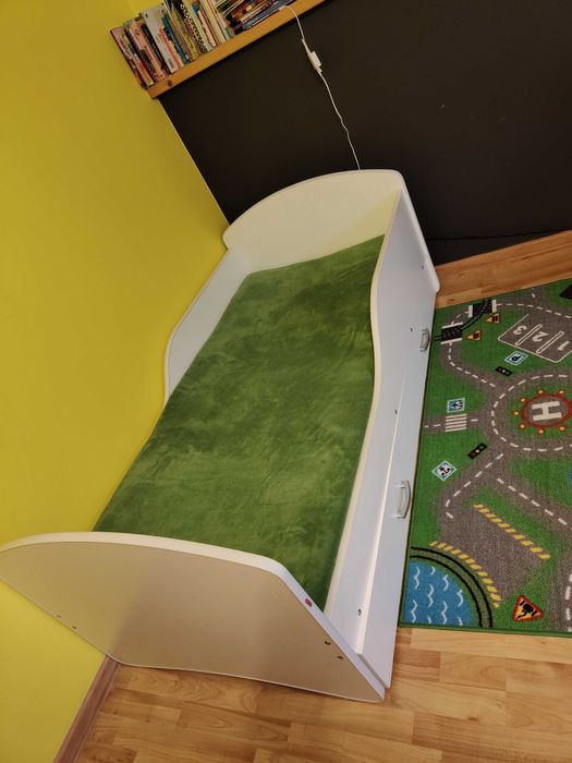 Łóżko dziecięce z nowym materacem