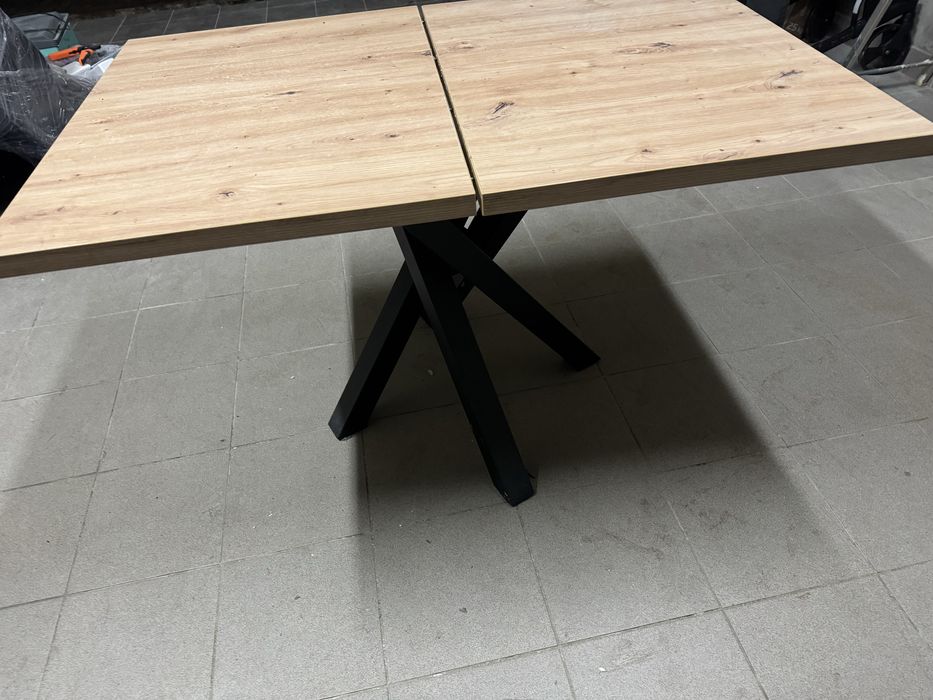 Sprzedam rozkładany stół  okleina Dębowa stół prawie nowy