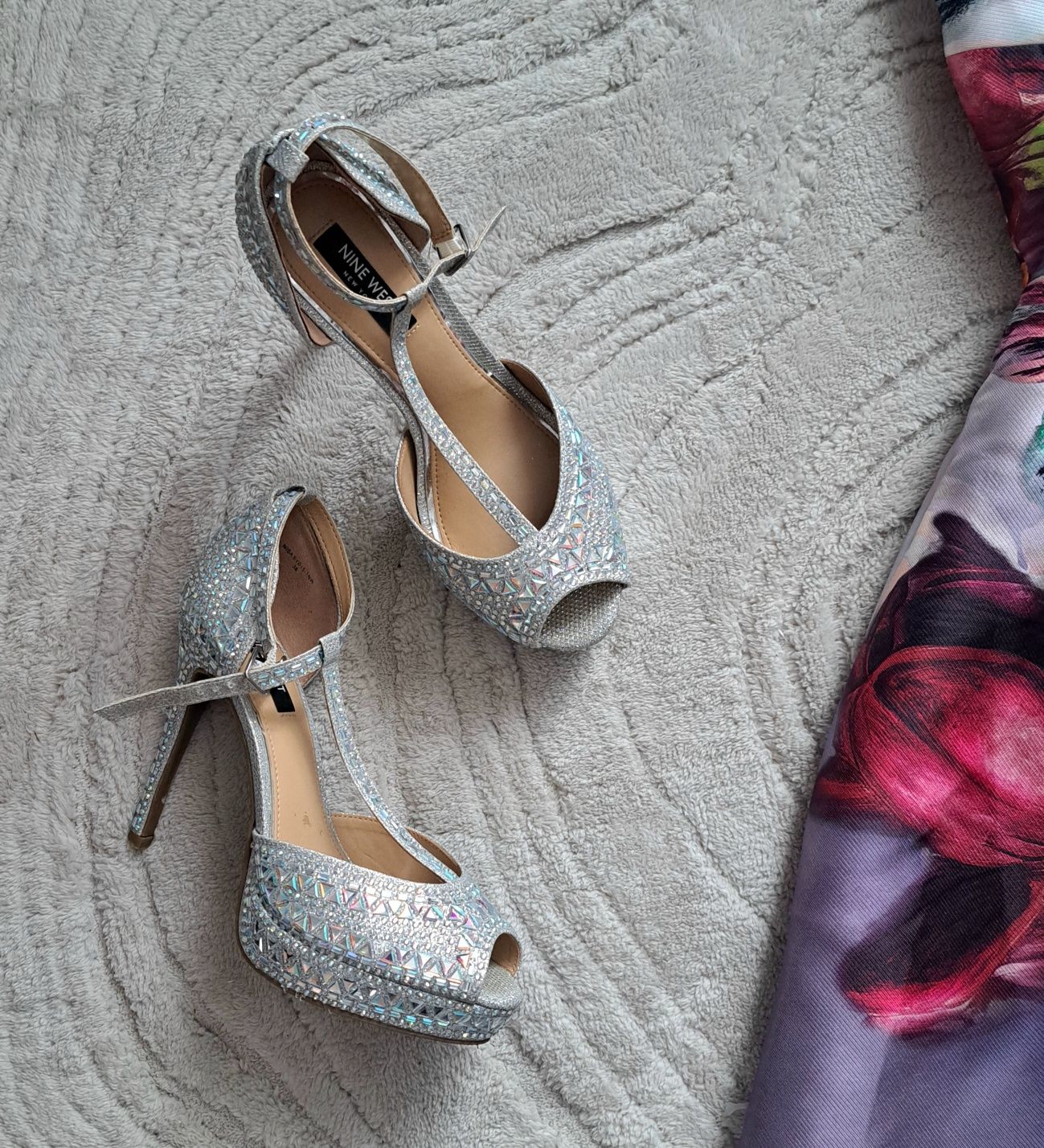 Szpilki Nine West r. 38 na platformie cyrkonie srebrne