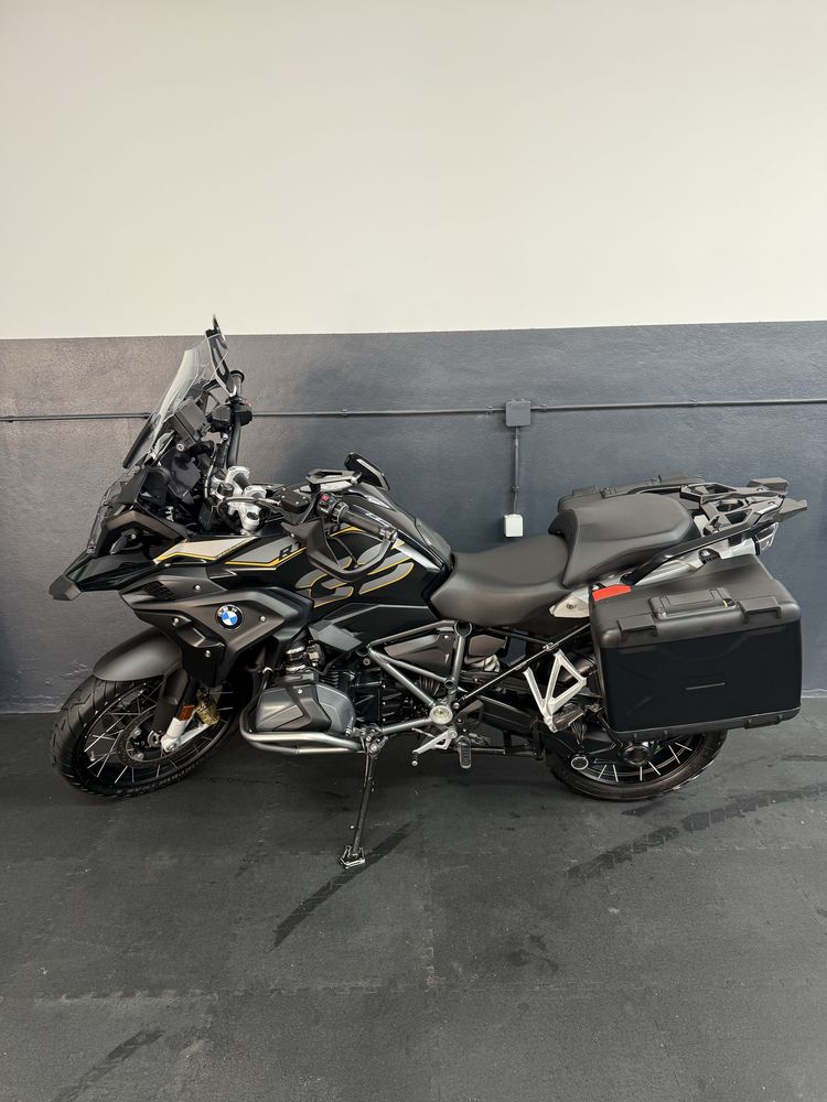 Mota BMW GS 1250 com todos os extras