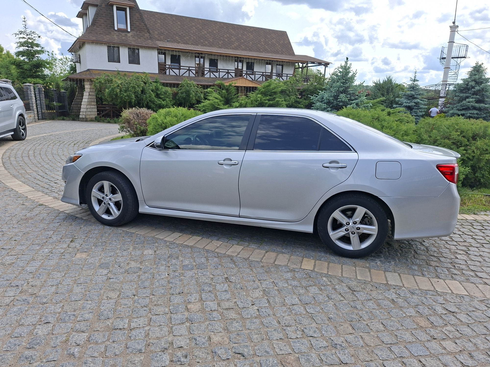 Продам надійний седан Toyota Camry 50 в отличном стані!