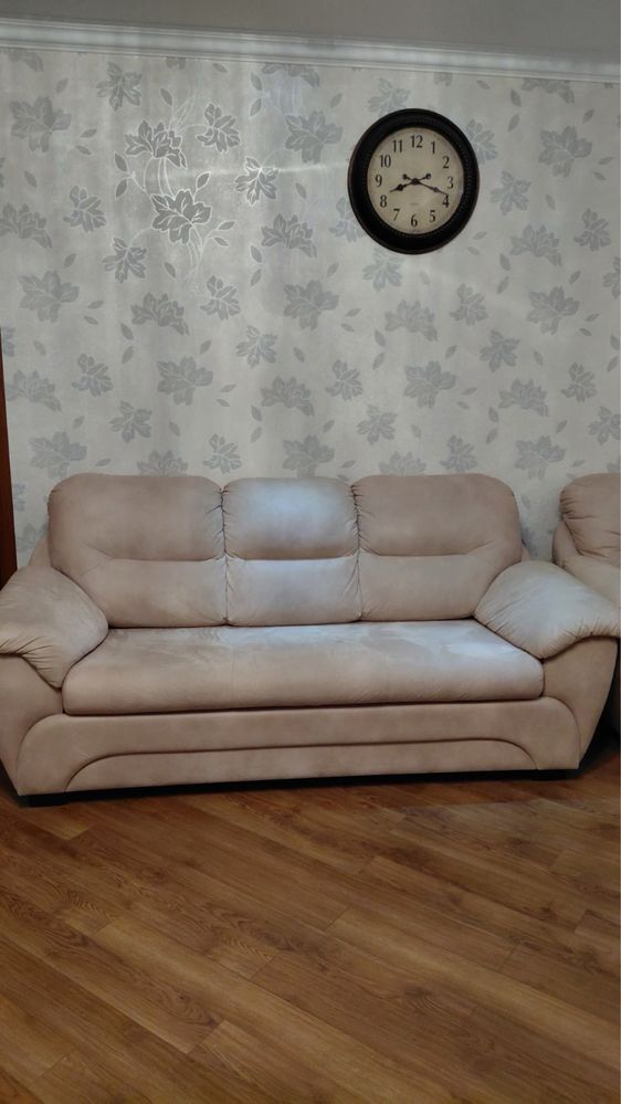 Продам комлект мʼяких  меблів (диван та 2 крісла)