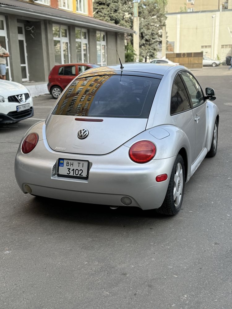 Продам хорошую машинку Volkswagen Beetle 1.8 турбо бензин