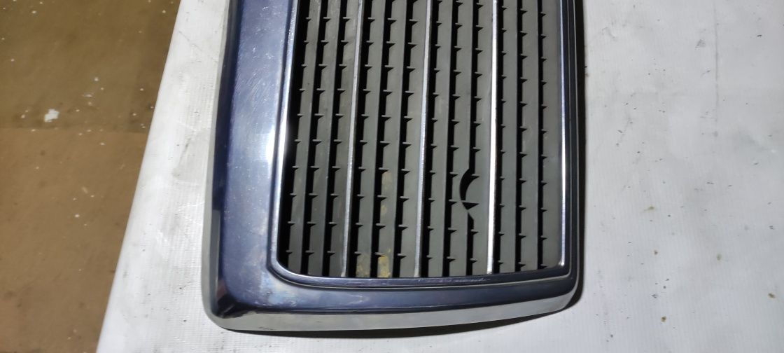 Grill Mercedes W124