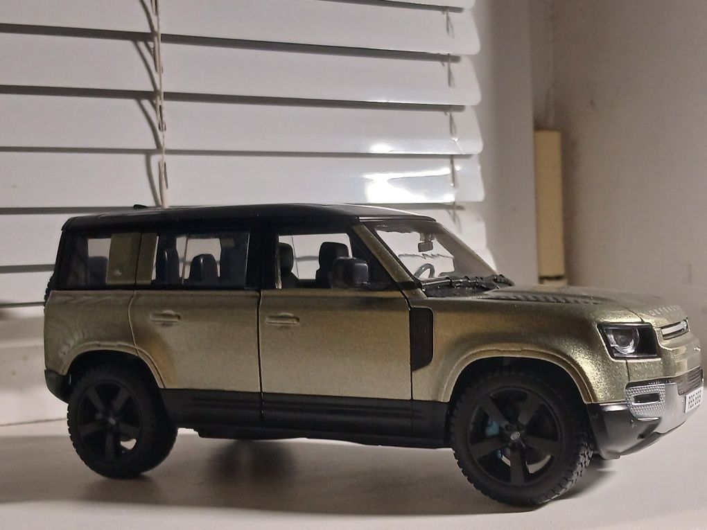 Range Rover Defender 1:24 burago с коробкой