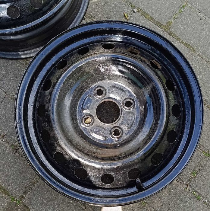 Felgi stalowe 15" Toyota Yaris komplet + śruby + kołpaki
