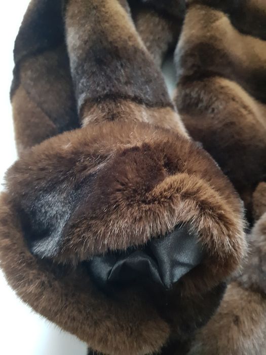 Шуба жіноча р.46-48 (90/60/55см)