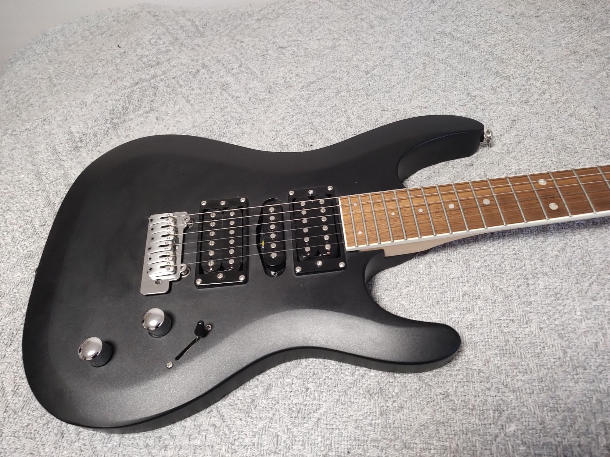 NOWA Carter Superstrat gitara elektryczna Stratocaster Piękna gitara !