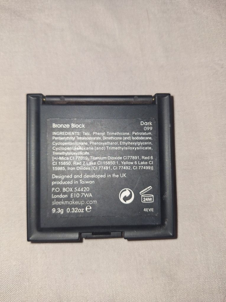 Paletka brązerów bronzerów i różu, róż i brązer bronzer sleep dark 099