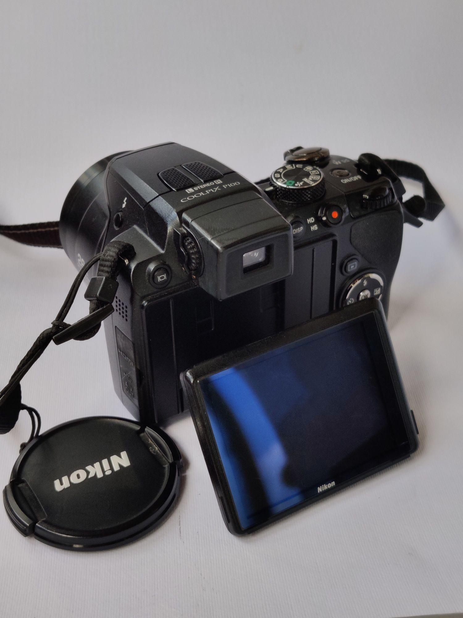 Компактний фотоапарат Nikon CoolPix P100