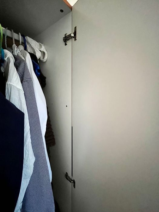 Roupeiro com duas portas