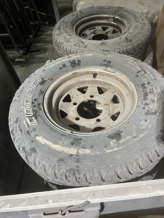 Conjunto 4 jantes15 com pneus cooper 30x9.5x15