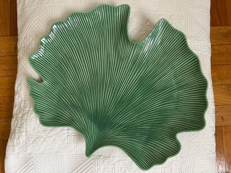 NOWY, ozdobny porcelanowy talerz / patera w kształcie liścia.