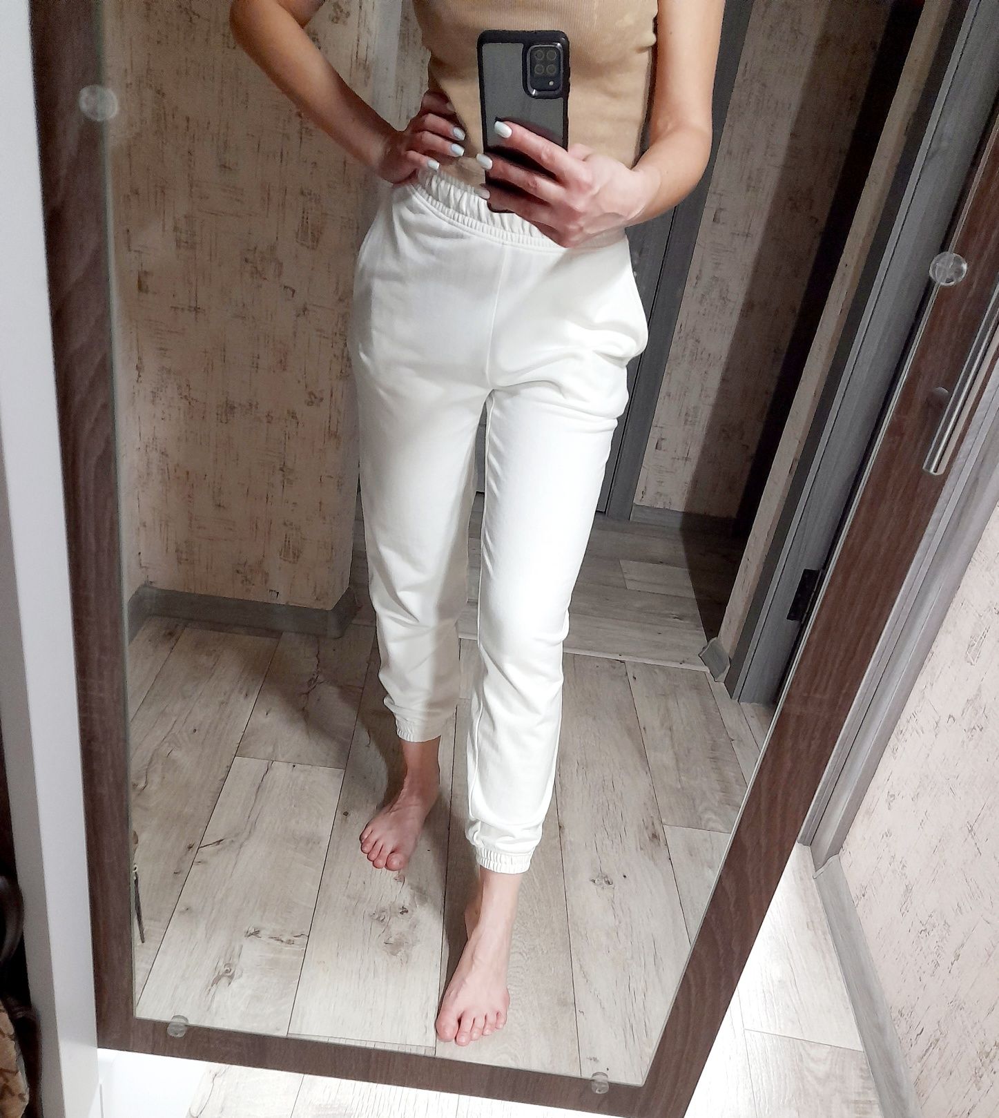 Білі штани для модниці