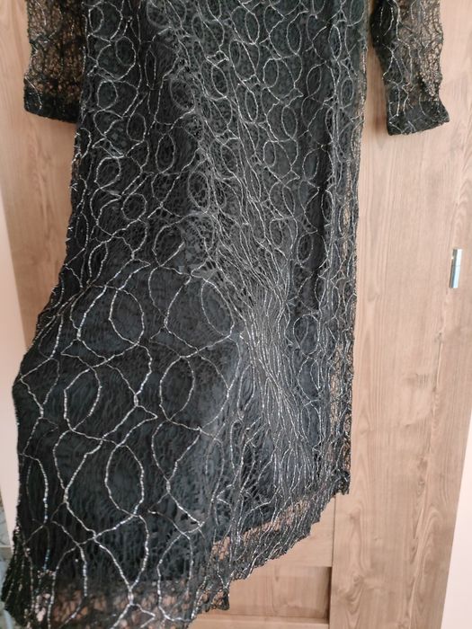 Sukienka Adonta o długości mini i lekko trapezowym kroju