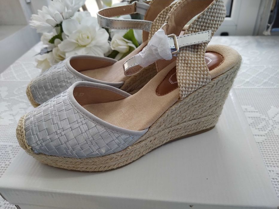 Sapatos cinzentos prateados - Número 37 - NOVOS!