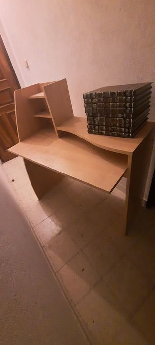 Secretaria em muito bom estado