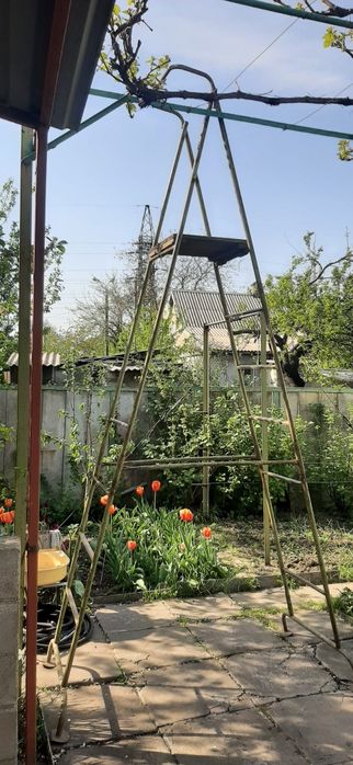 Продам стремянка металическая в нормальном состоянии
