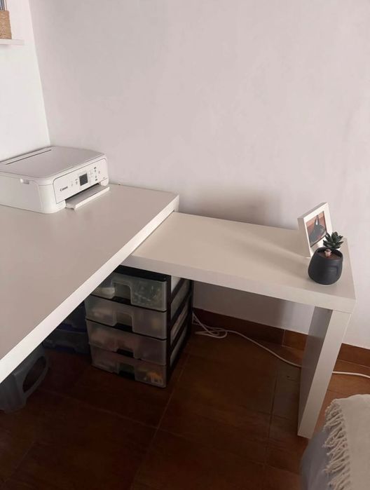 Secretária como nova!