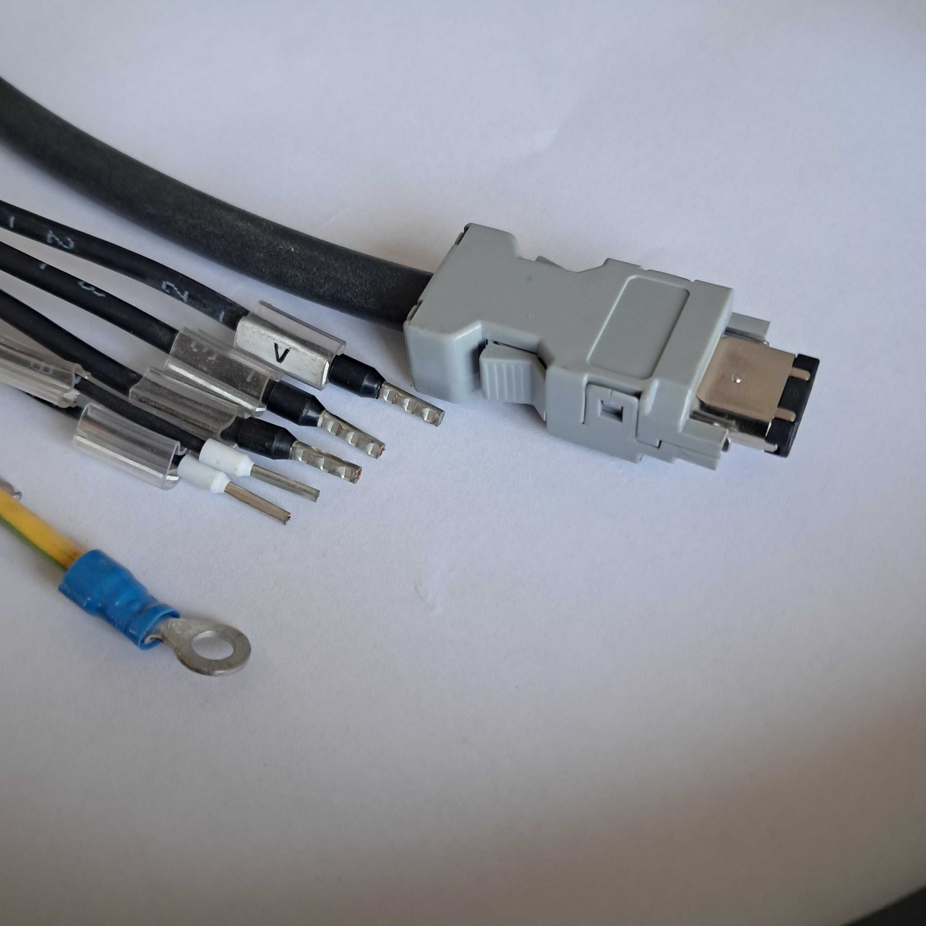 Kable do serwonapędów OMRON R88A-CA1E005BF-E i R88A-CRKC003NR-E