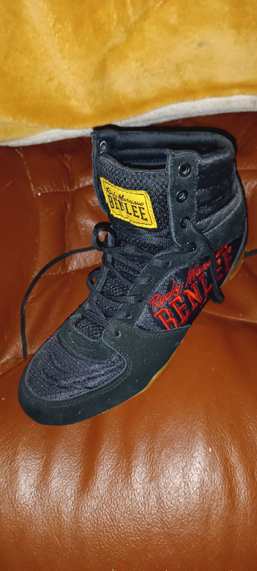 Buty sportowe prawie nowe