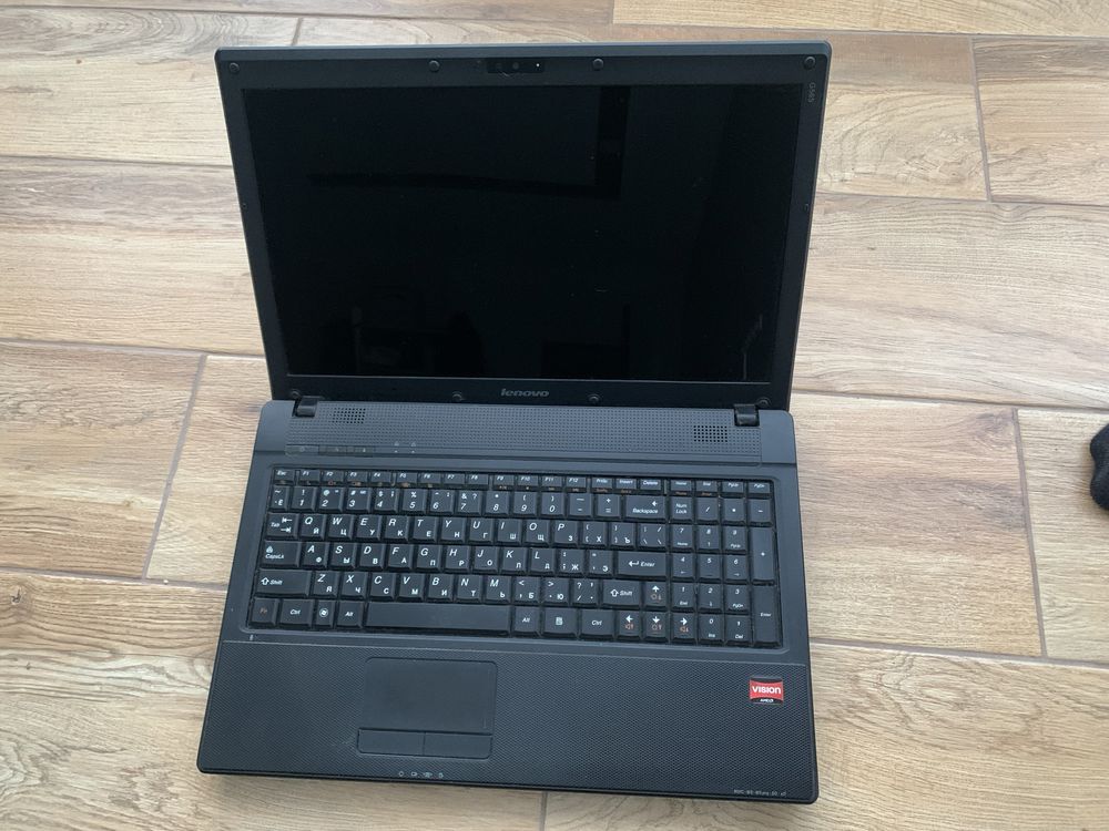 Lenovo g 565 екран 15.6/ddr3 8gb/120 ssd/150hdd/ati Mobility Radeon.