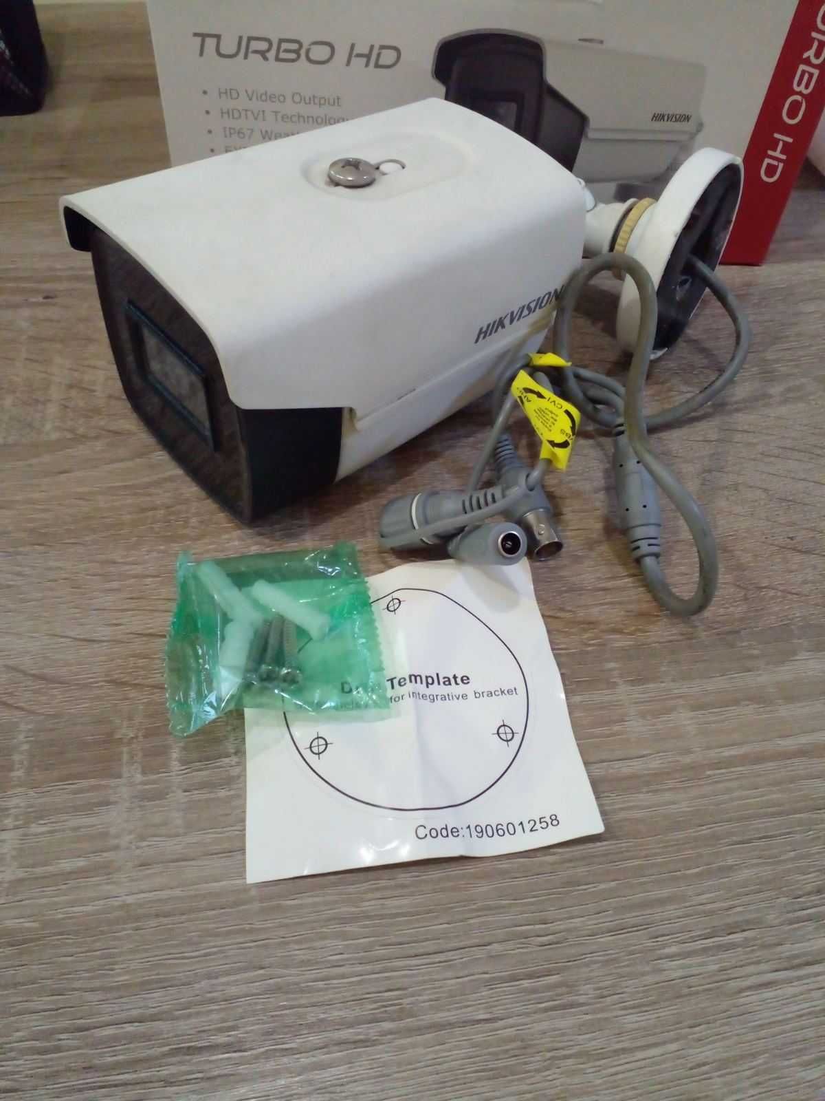 HD-TVI MHD камера Hikvision DS-2CE16H8T-IT5F 5 Мп (3.6 мм)