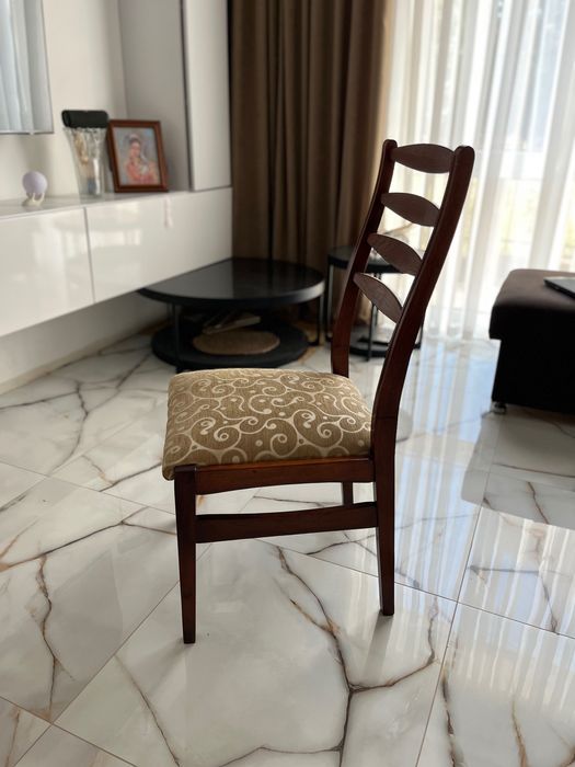 Крісла обідні, крісла кухонні. Стілець на ножках . Деревʼяні стільці