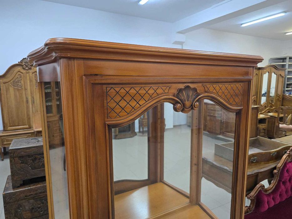 Witryna w stylu ludwikowskim (włoska). Transport na terenie kraju