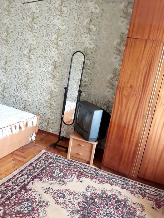 Оренда. 3-х кімнатна квартира в районі зупинки "Центр ДЮТ".