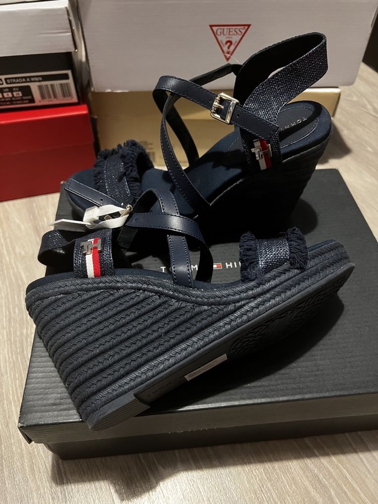 Nowe granatowe buty tommy hilfiger sandały na konturnie 38