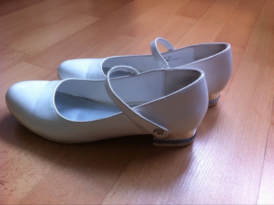 buty komunijne białe