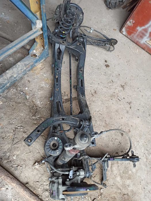 Комплект цапфа рычаг балка стойка кулак полуось редуктор Niro Kona бу