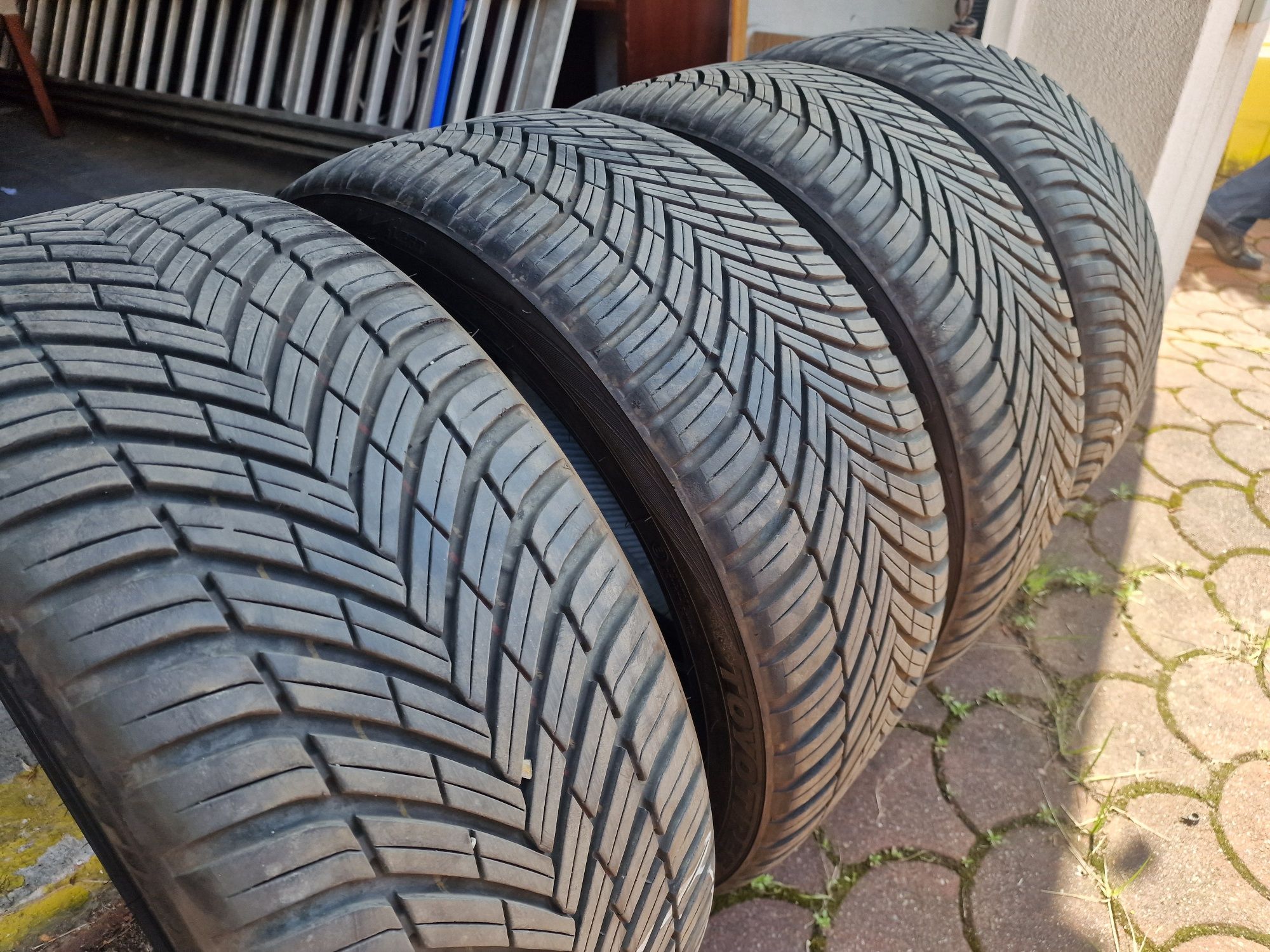 4x Toyo celsius as2 235/40r19 96y xl