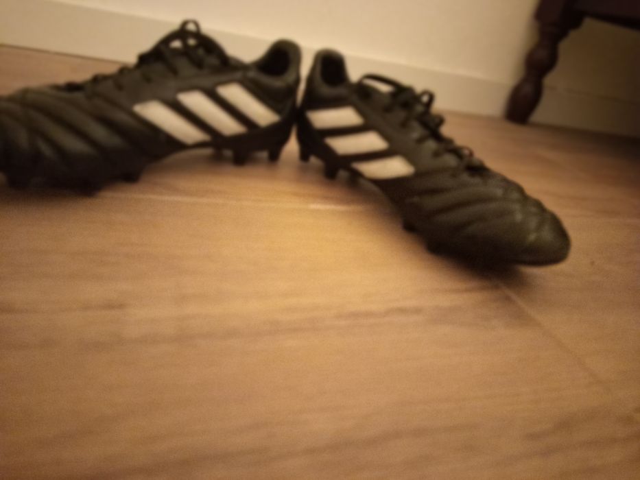 Chuteiras futebol adidas pouco utizadas preço negociável