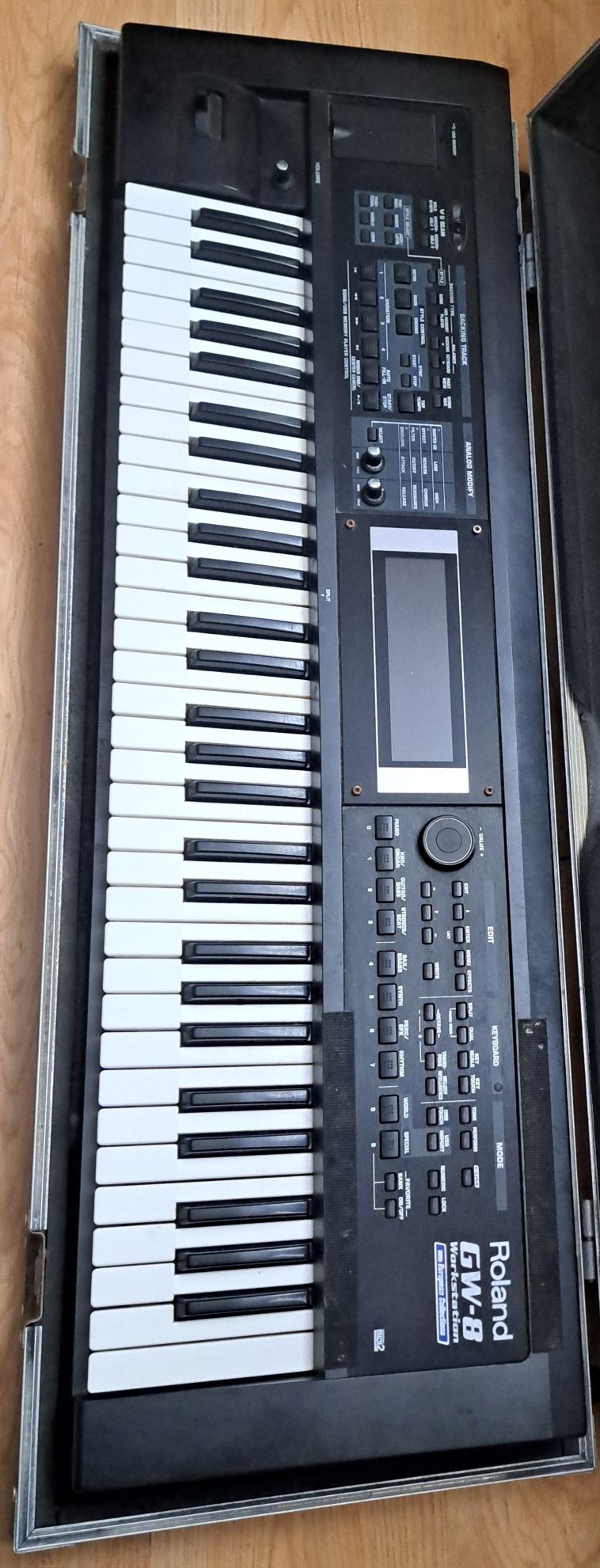 Roland GW-8 / Workstation + CASE