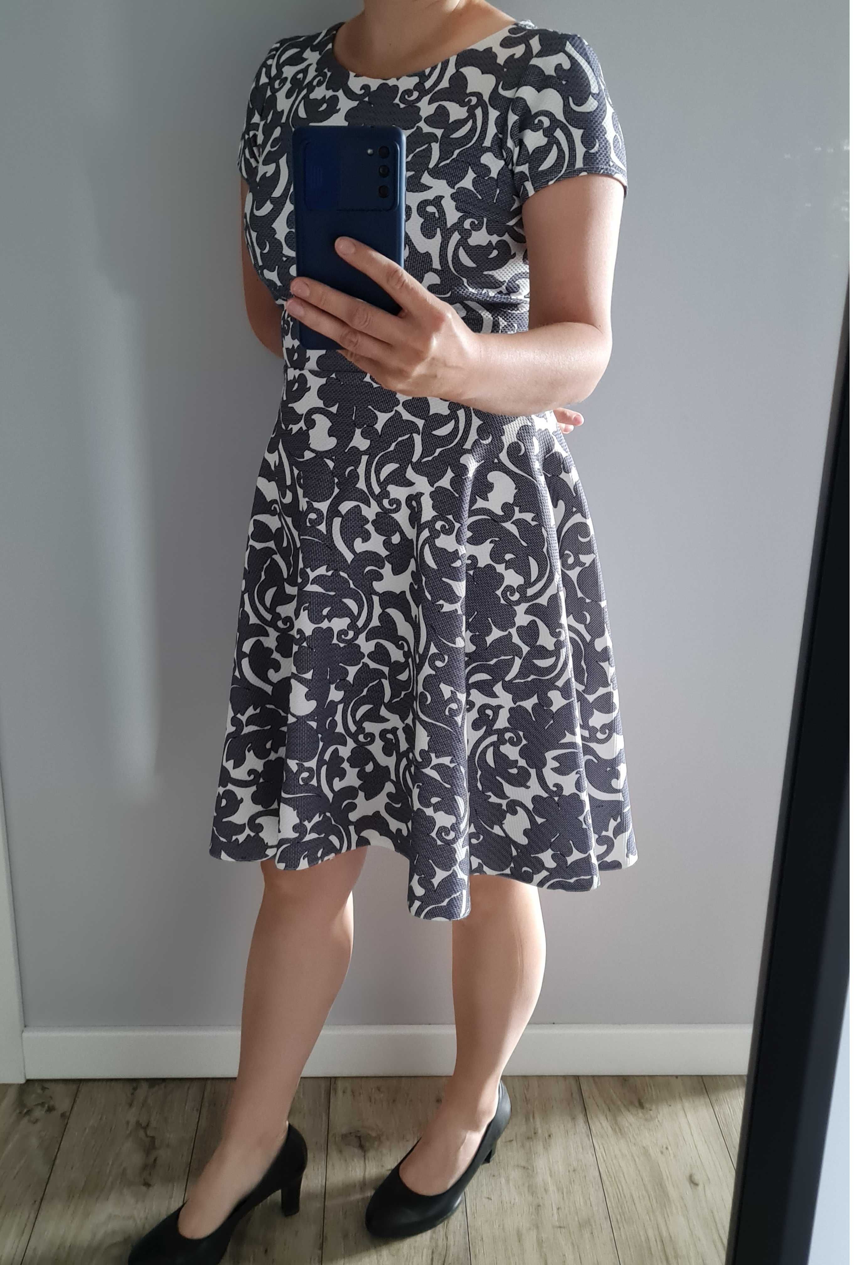 Sukienka letnia rozkloszowana elegancka Livia Clue rozm . M/38