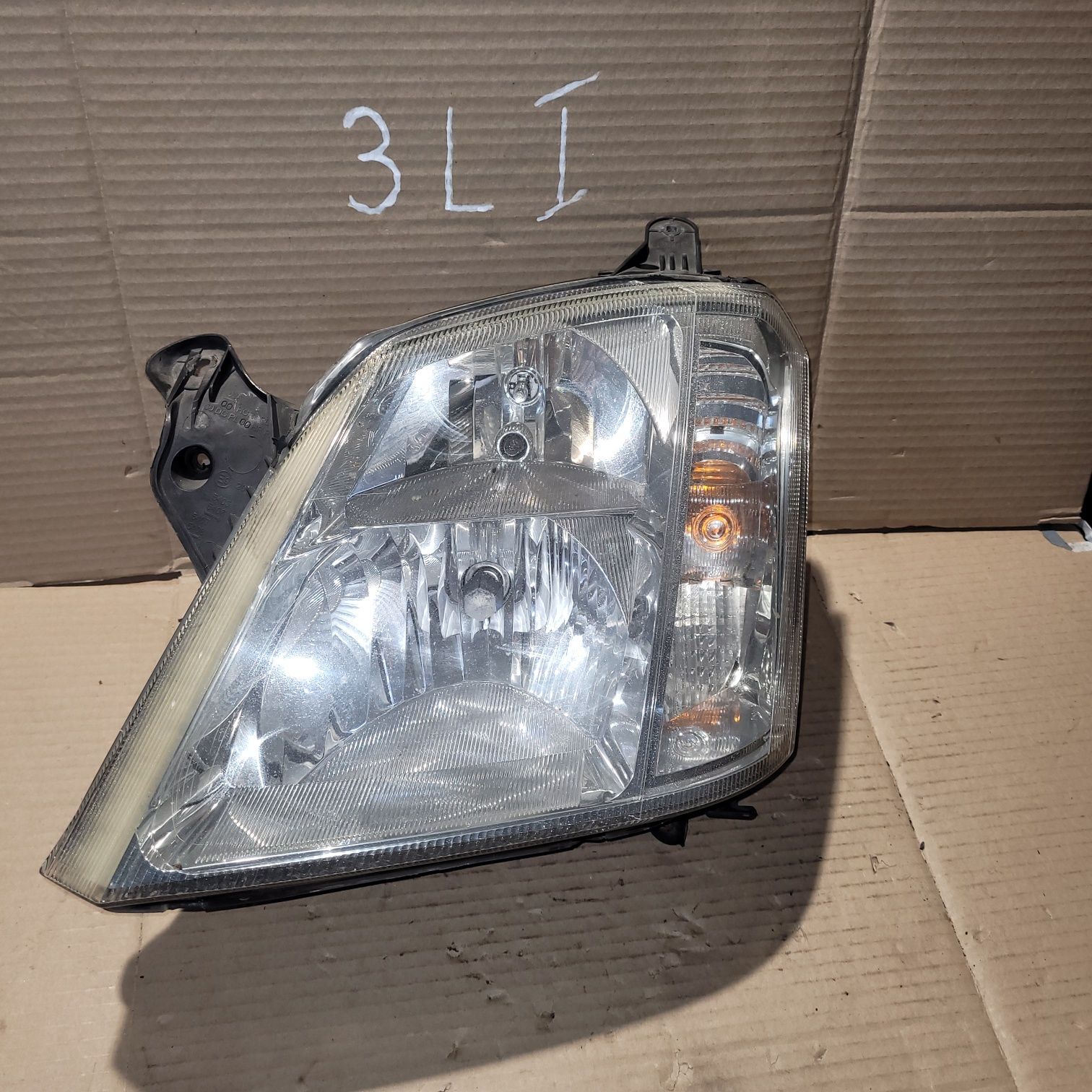 Lampa przód lewa opel Meriva A 2005r VALEO