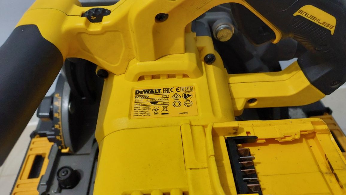 Пила занурювальна акумуляторна FLEXVOLT DeWALT DCS520