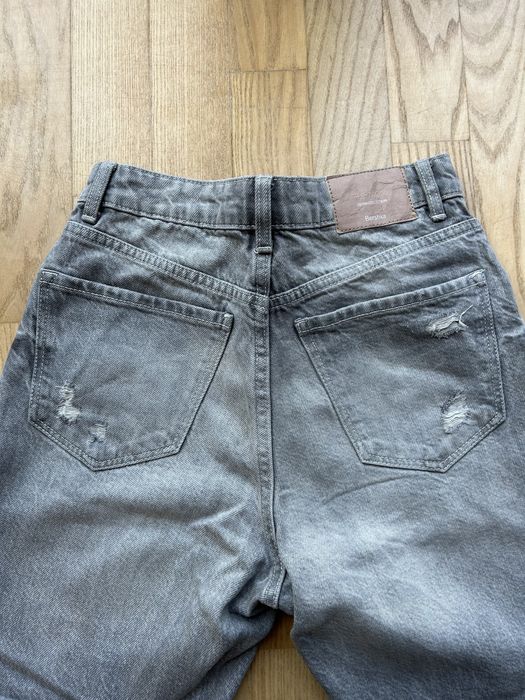 Spodnie jeansowe dżinsowe z wysokim stanem MOM z dziurami