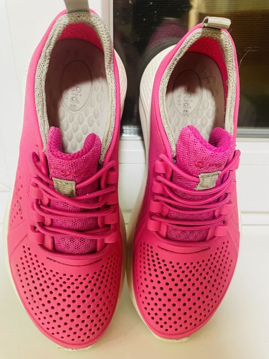 Продам кросовки сrocs