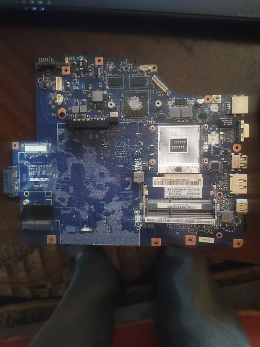 Продам материнскую плату на ноутбук Lenovo b560   G-565