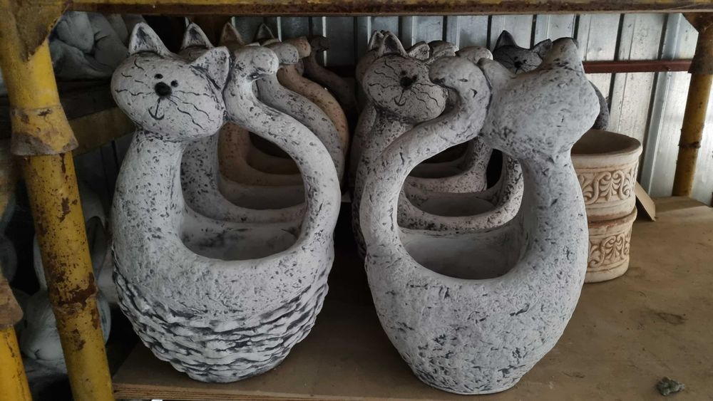 Zewnętrzna betonowa donica w kształcie kota