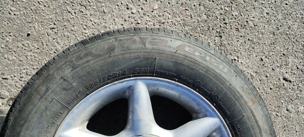 Продам резину Bridgestone Ecopia EP150 185*70r14