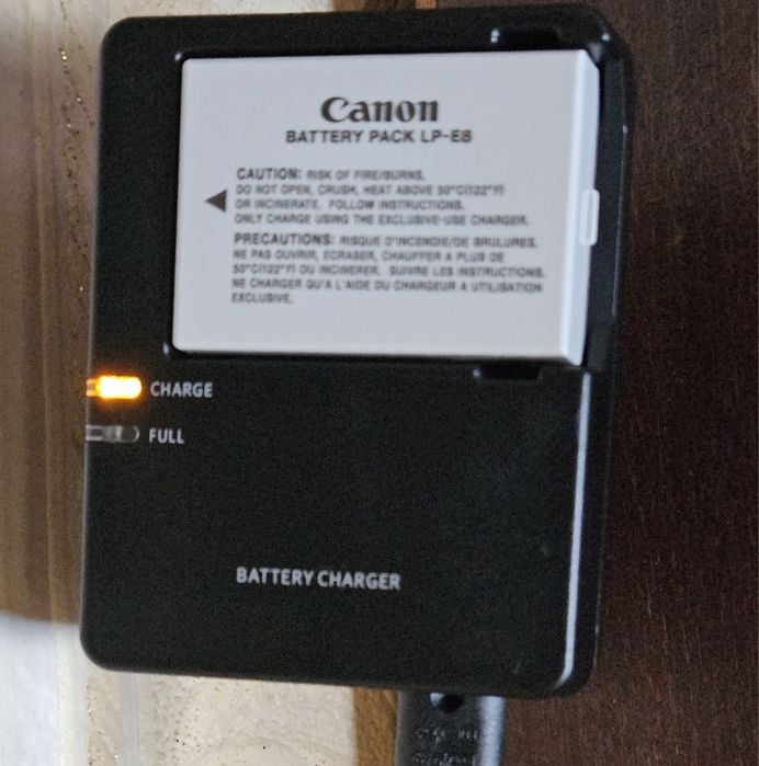 Зарядне lc e8 для canon 550d-700d зарядка